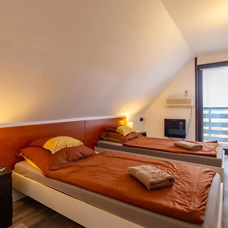 Apartment Karesz - Happy