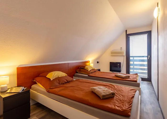 Karesz - Happy 아파트